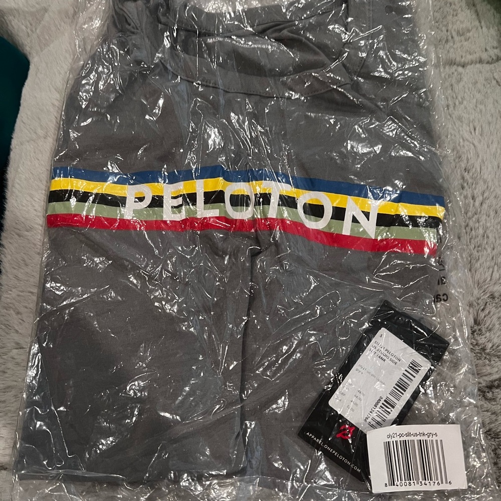 Small side slit tank peloton nwt